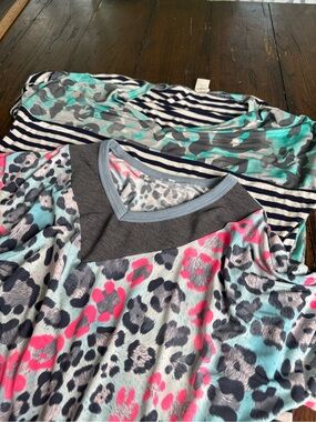 2‎ Sew In Love Navy, White & Turquoise Animal Print Tops L
